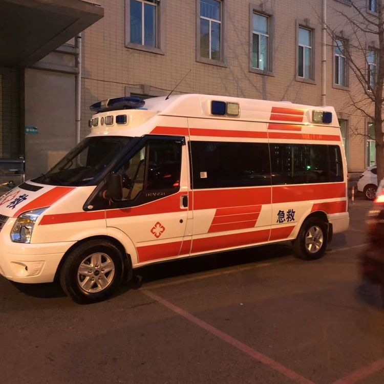 黑山夜间租赁救护车护送病人转院：安全转运的 8 大核心注意事项